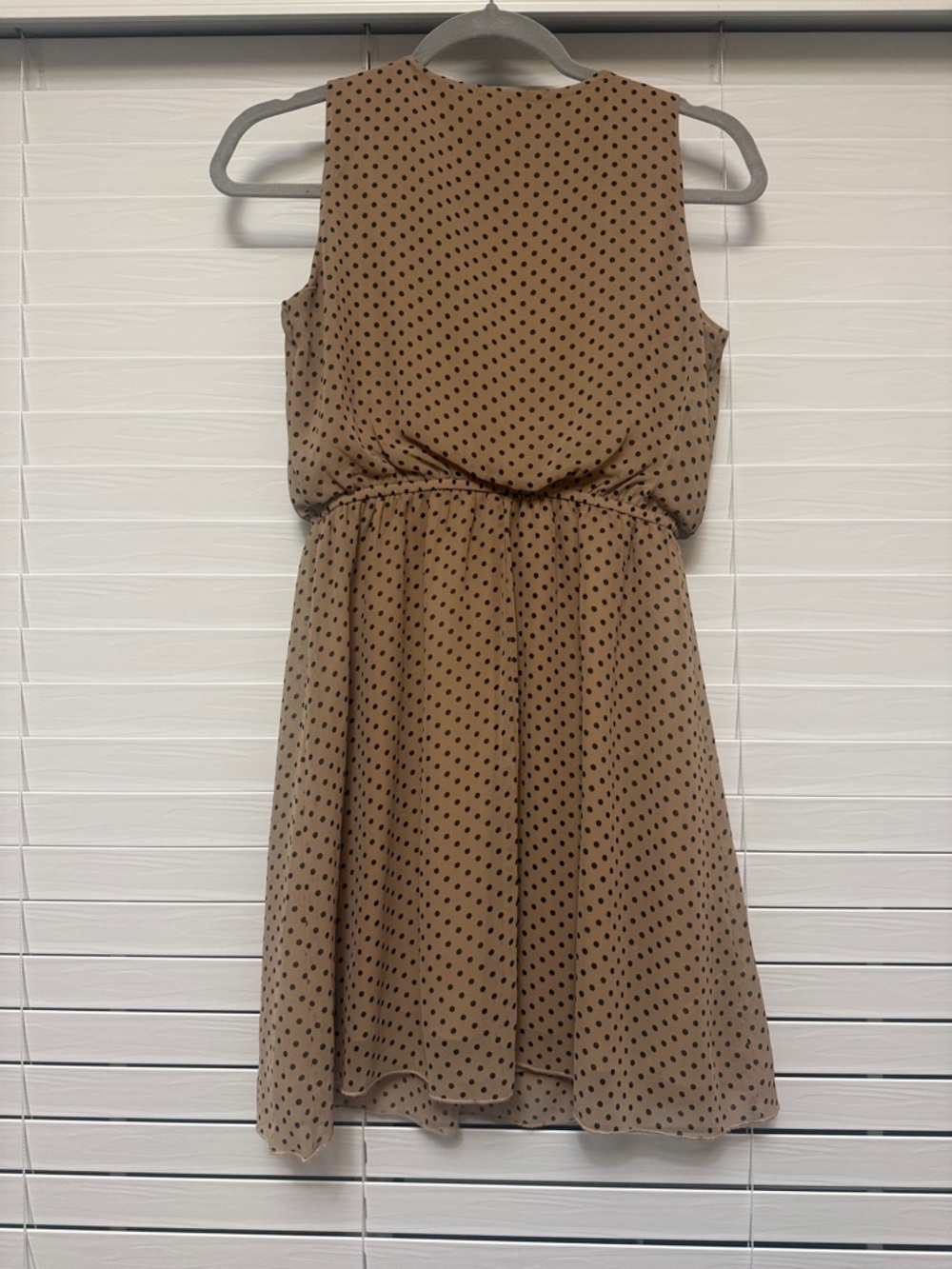 Tan dress with black polka dots - Picture 5 of 5